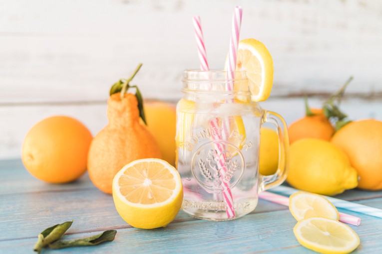 Suyunuza limon dilimleri ekleyebilirsiniz