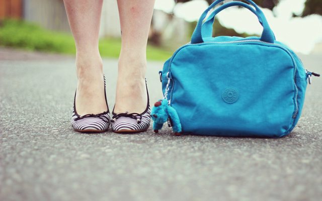 shoes-girl-blue-handbag-street-hd-wallpaper